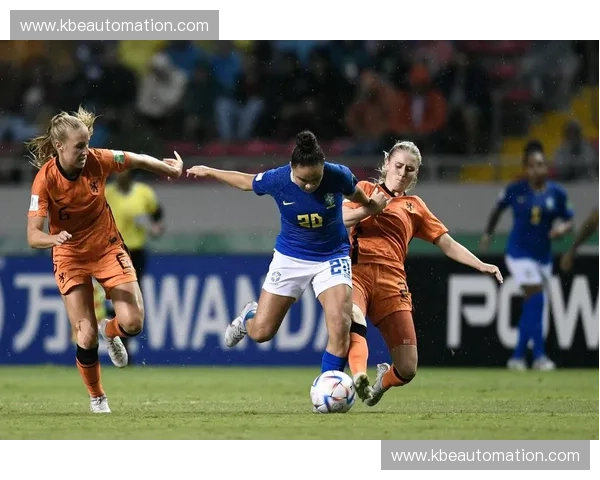 女足世界杯与男足世界杯的较量与融合：全球足球文化的交汇与发展